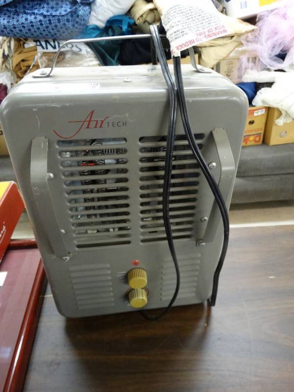 lot 1529 image: Air tech milk house heater