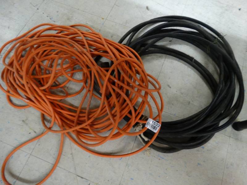 lot 1533 image: 2 extension cords