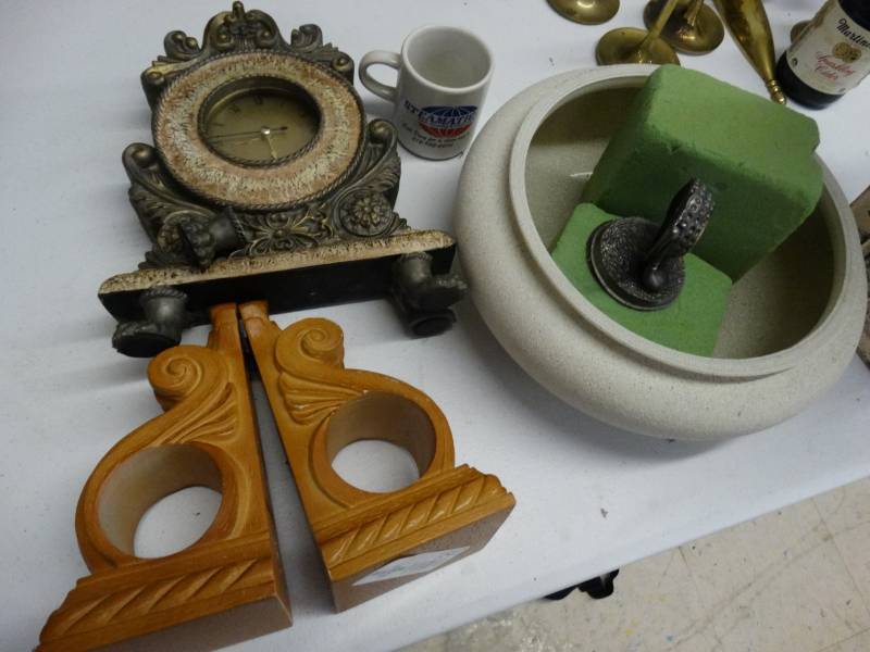 lot 1547 image: Lot of assorted home decor items
