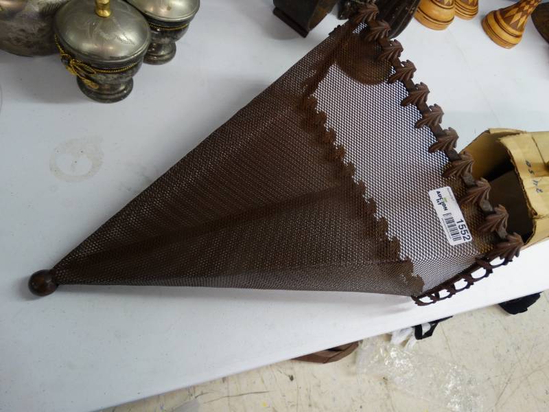 lot 1552 image: Metal wall basket