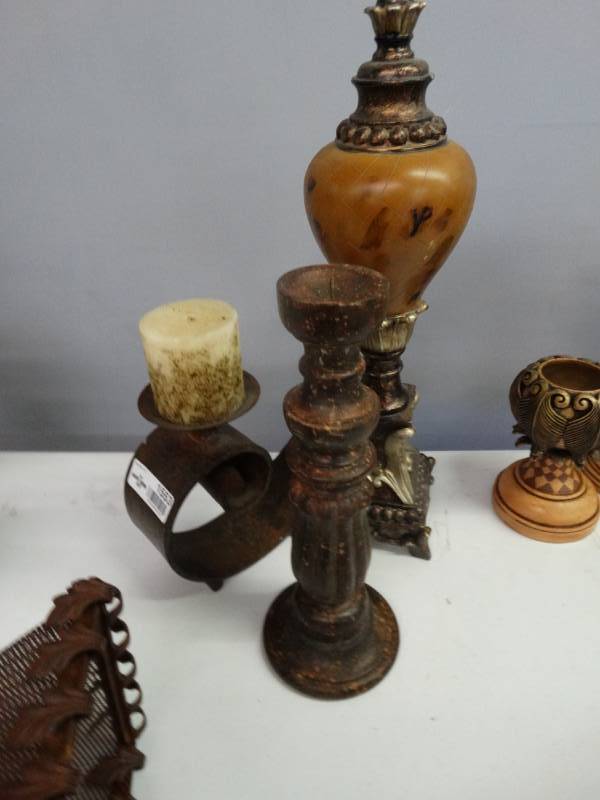 lot 1553 image: 3 pc home decor items
