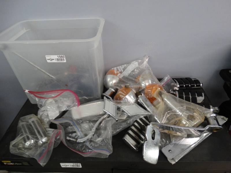 lot 1560 image: Lot of various motorcycle parts- OLD Harley Davidson turn signals