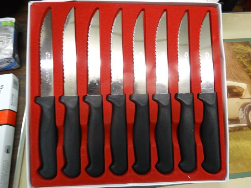lot 1564 image: Chefs secret steak knife set in box