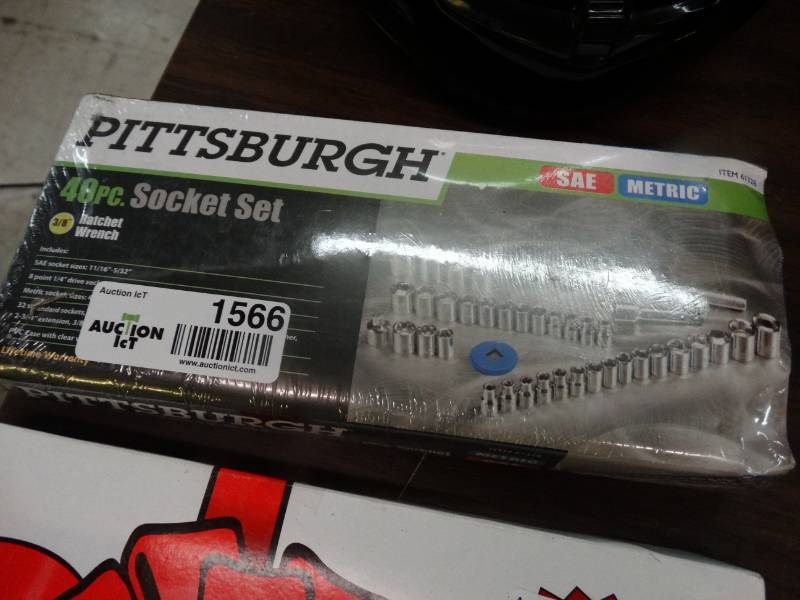 lot 1566 image: New 40 pc socket set in case
