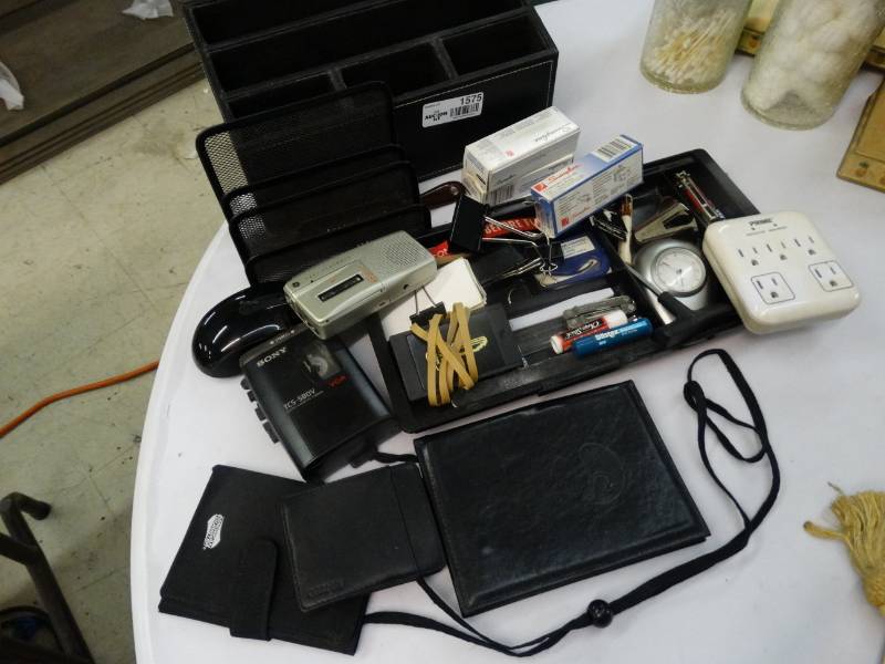 lot 1575 image: Lot of office supplies