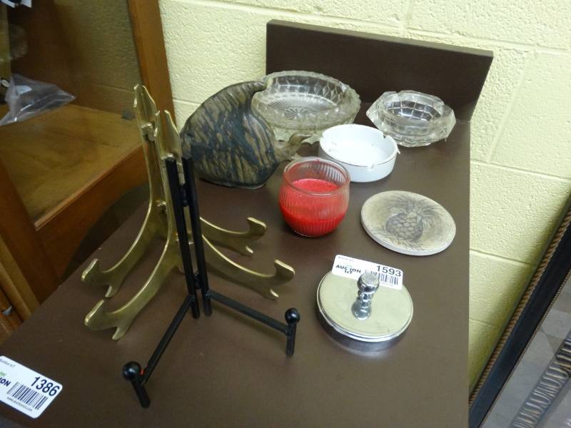 lot 1593 image: Lot of home decor