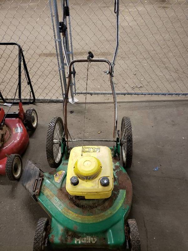 lot 1354 image: John Deere Push Mower