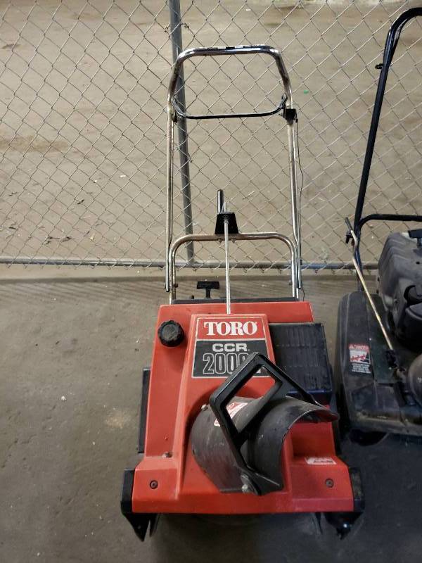 lot 1356 image: Toro CCR 2000E Snowblower