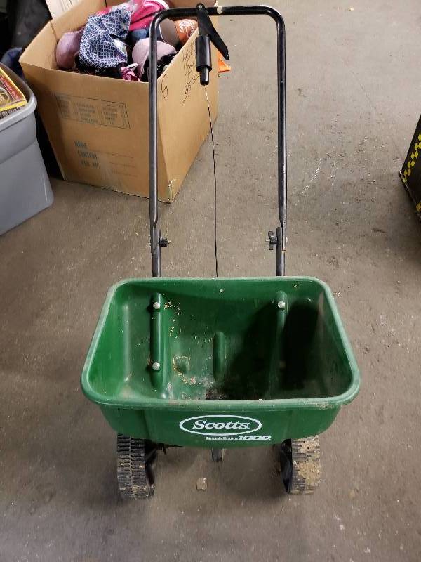 lot 1367 image: Scotts Speedy Grass 1000 Lawn Seeder
