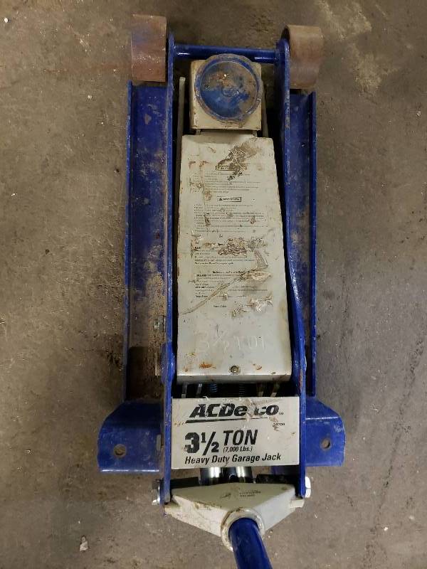 lot 1374 image: AC Delco 3 12 Ton Floor Jack