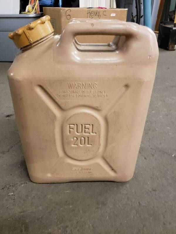 lot 1377 image: Nice Gas Can