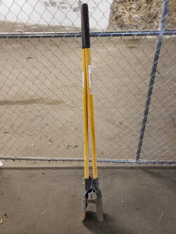 lot 1379 image: Ridgid Post Hole Diggers