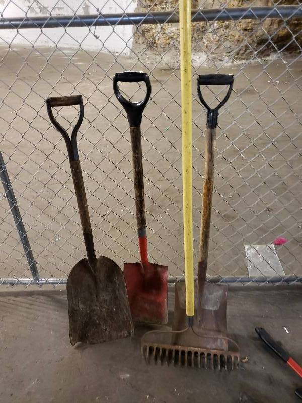 lot 1380 image: Lot of Shovels and Rakes