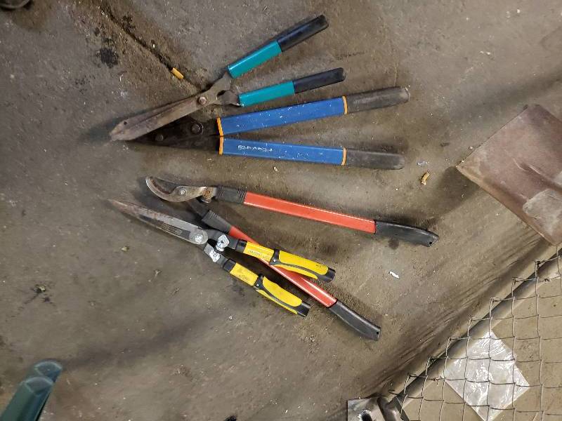 lot 1381 image: Lot of Tree Pruners and Hedge Clippers