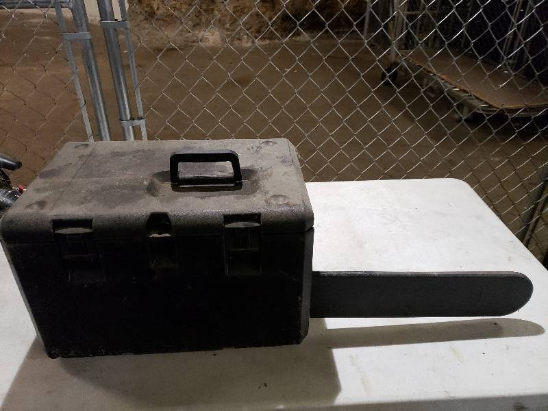 lot 1410 image: Poulan  Pro 42cc Chainsaw and Case