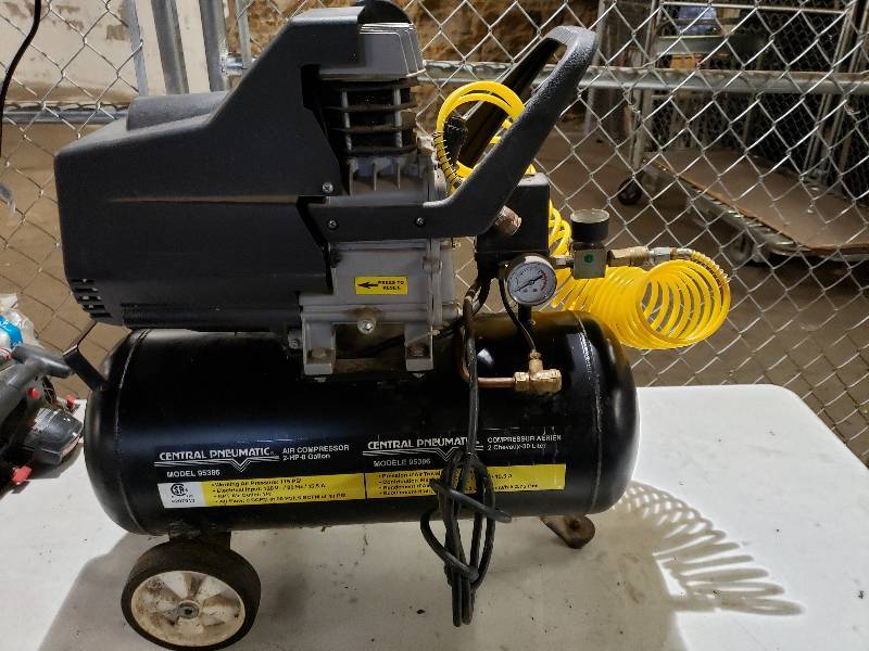 lot 1411 image: Central Pneumatic 2 HP 8 Gallon Air Compressor