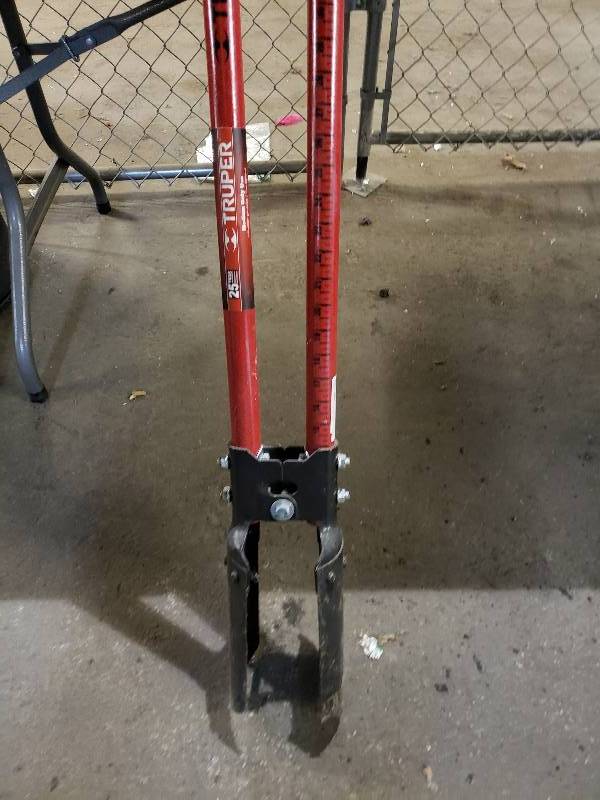 lot 1415 image: Truper Post Hole Diggers