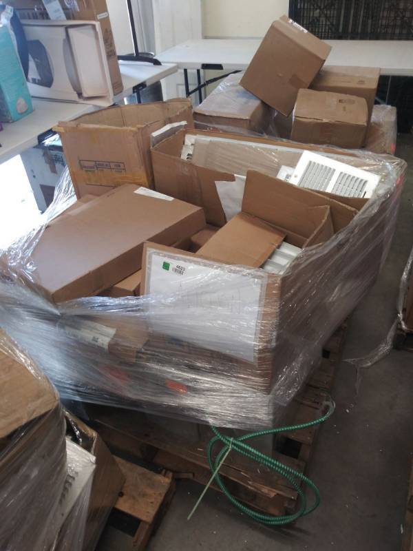 lot 4623 image: Pallet of Misc. HVAC Items