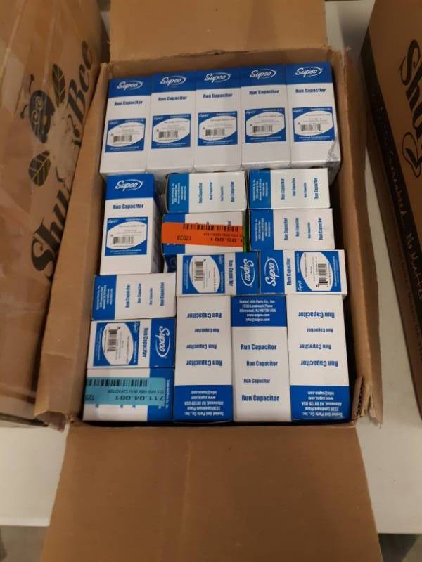 lot 4595 image: Box Of Various Sizes Of Run Capacitors