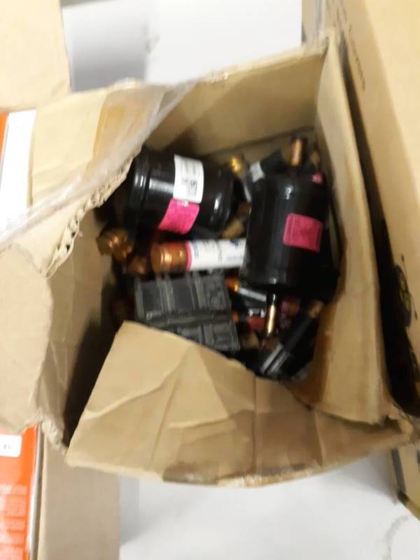 lot 4598 image: Box Of Misc. Old Buss Fuses