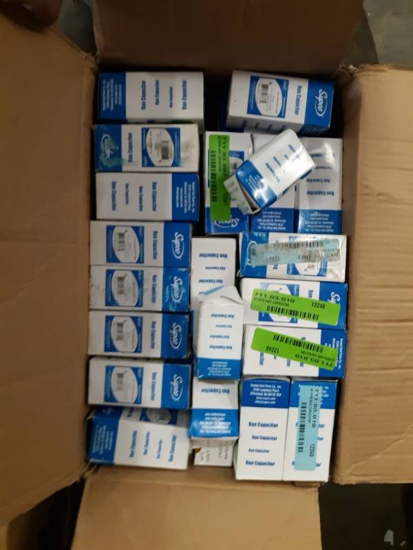 lot 4606 image: Box Of Various Sizes Of Run Capacitors
