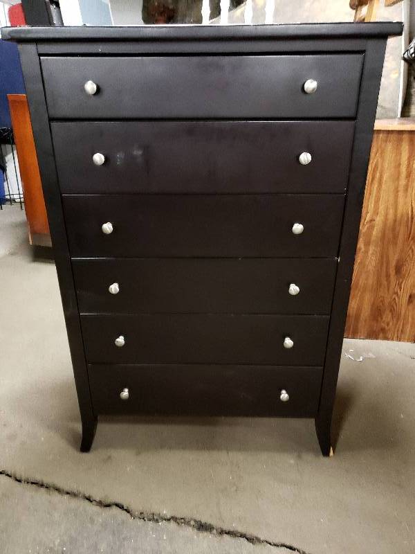 lot 1425 image: Super Nice 6 Drawer Upright Dresser