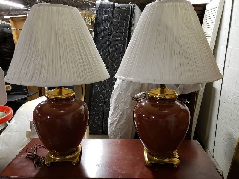 lot 1429 image: Pair of Nice Lamps
