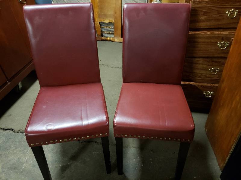lot 1432 image: Super Nice Pair of Red Leather Sitting Chairs