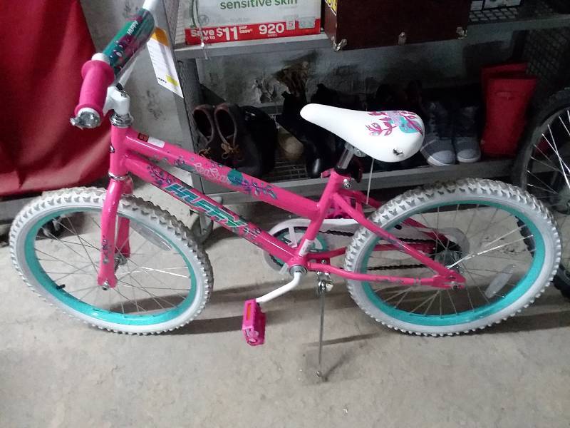 lot 9406 image: Little Girls Huffy Sea Star Bicycle