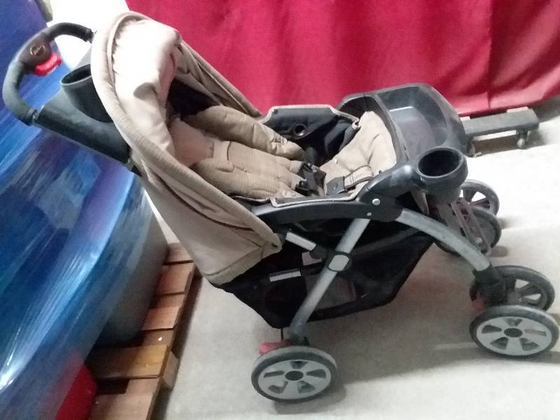 lot 9408 image: Eddie Bauer Stroller