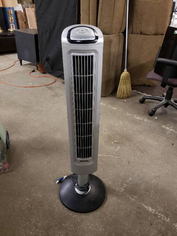 lot 1439 image: Lasco Tower Oscillating Fan