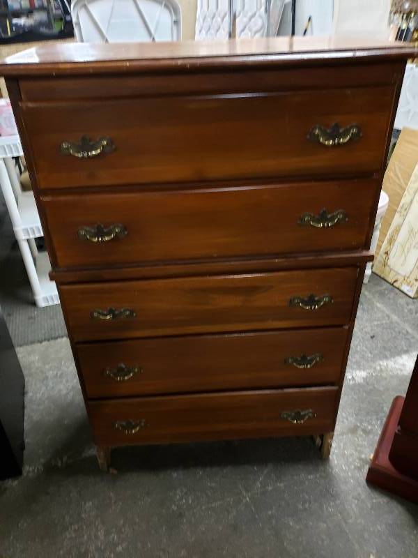 lot 1443 image: Wood 5 Drawer Upright Dresser