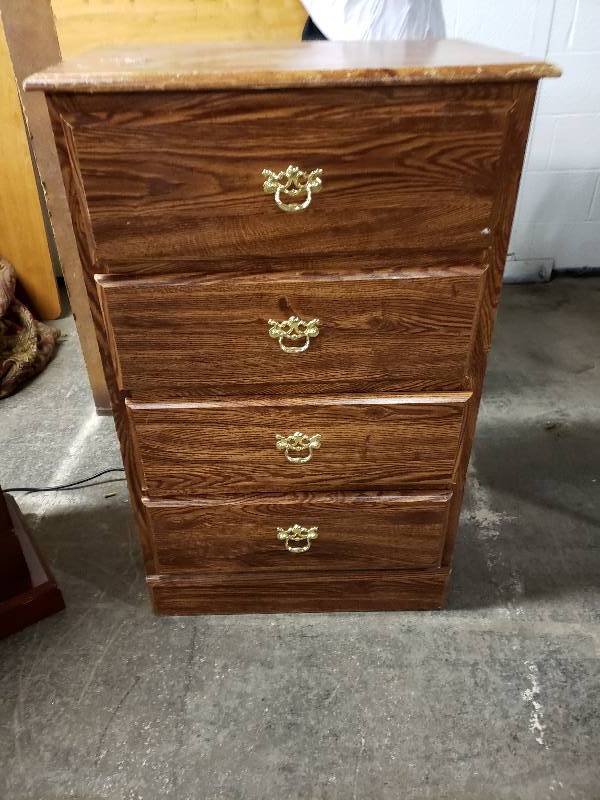 lot 1445 image: 4 Drawer Particle Wood Dresser