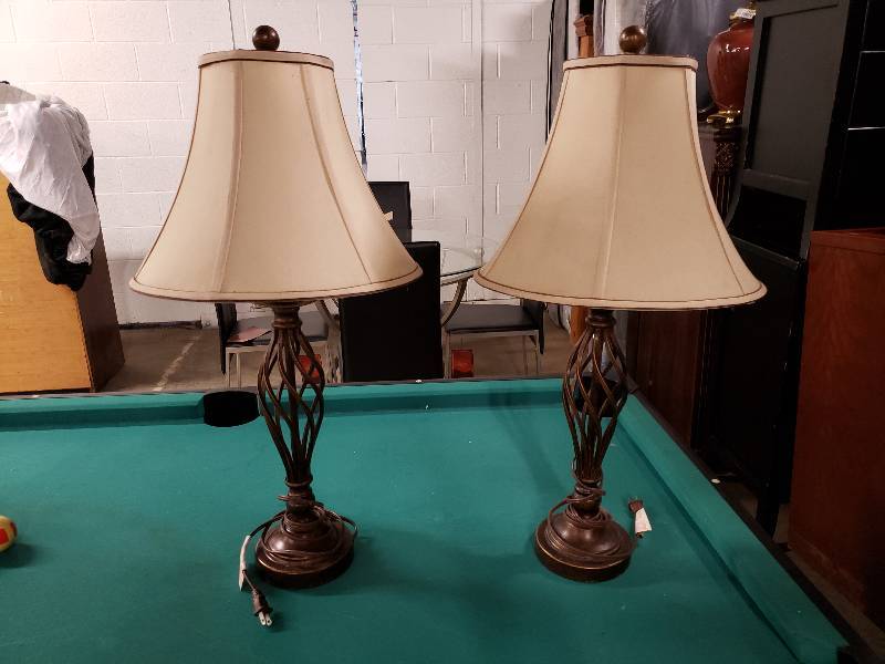 lot 1446 image: Nice Pair Of Modern Style Lamps