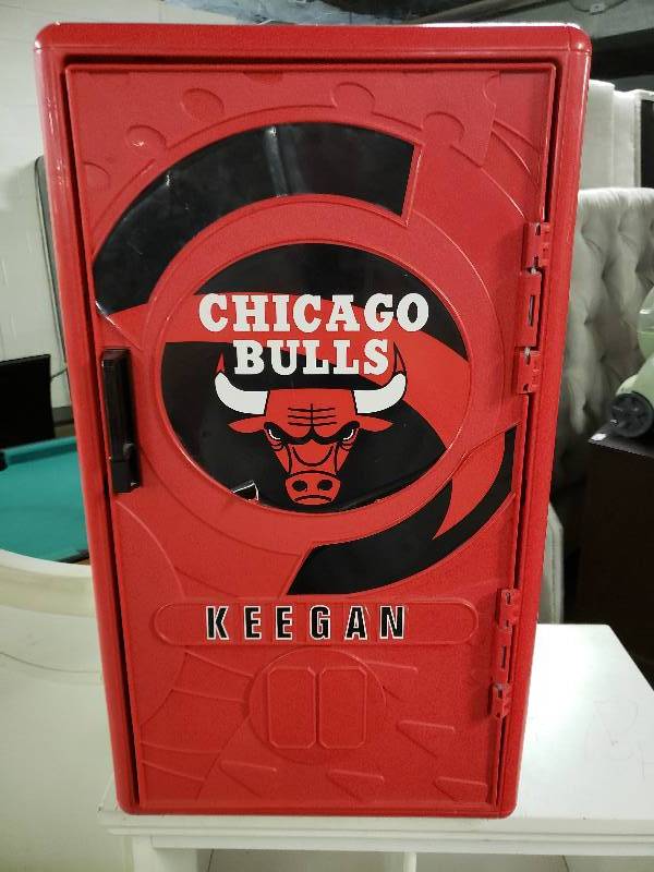 lot 1448 image: Chicago Bulls Kids Mini Locker