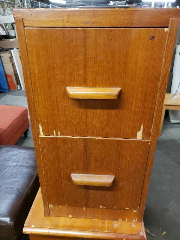 lot 1452 image: Wood 2 Drawer File Cabinet
