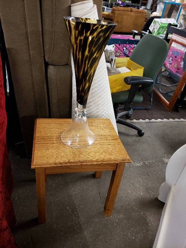 lot 1456 image: Wood End Table with Nice Cheetah Print Tall Vase