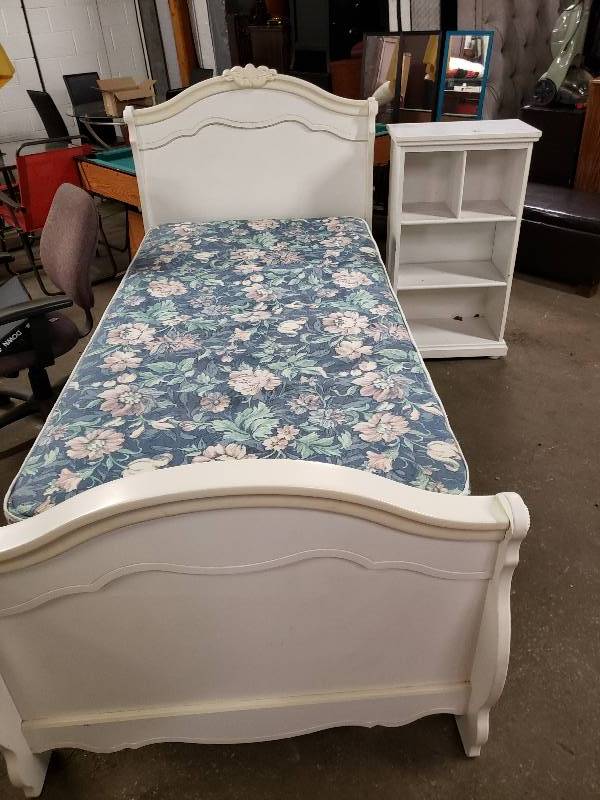 lot 1457 image: Nice White Twin Size Bed with Matching Small Book Case