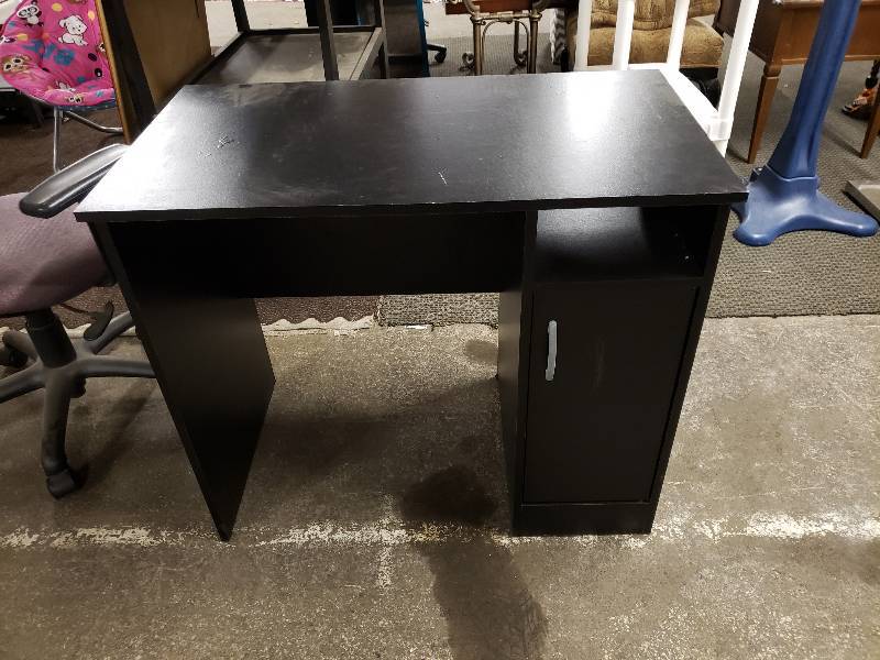 lot 1471 image: Small Childs Desk