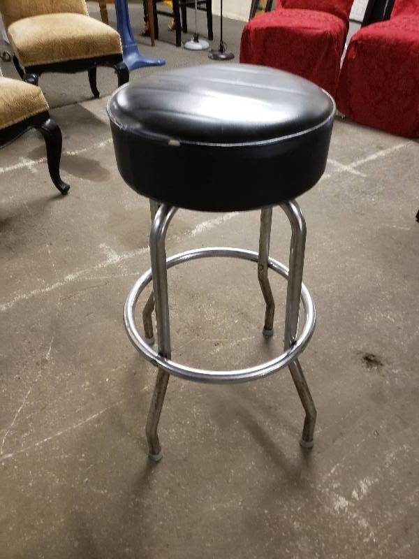 lot 1472 image: Chrome and Black Bar Stool