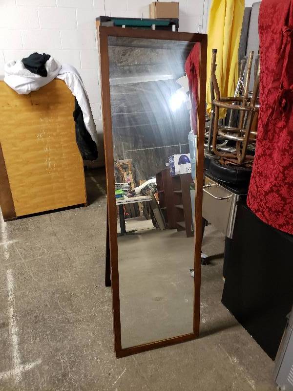 lot 1482 image: Super Nice Floor Mirror with Built in Stand