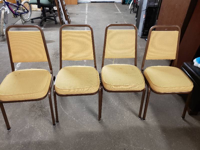 lot 1498 image: Lot of 4 Dining Chairs