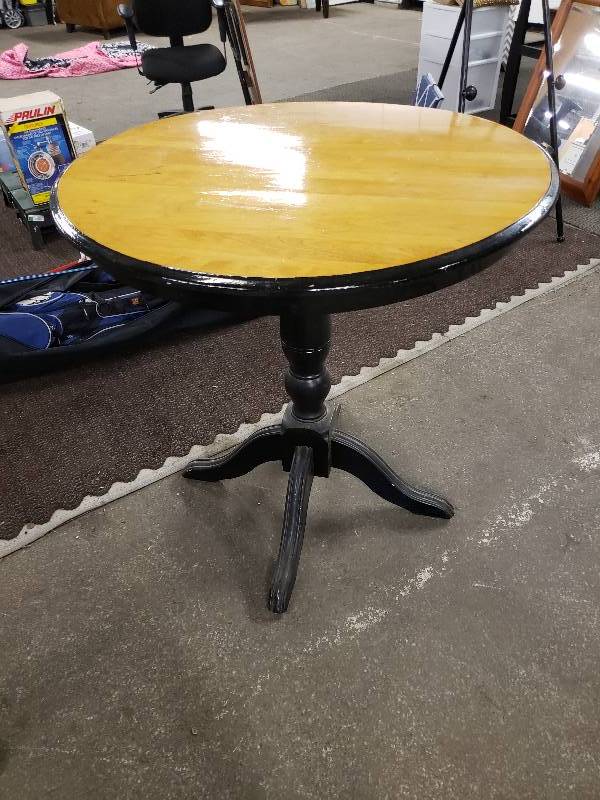 lot 1514 image: Nice Round Pub Height Table