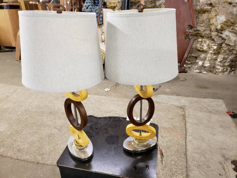 lot 1517 image: Pair of Nice Lamps