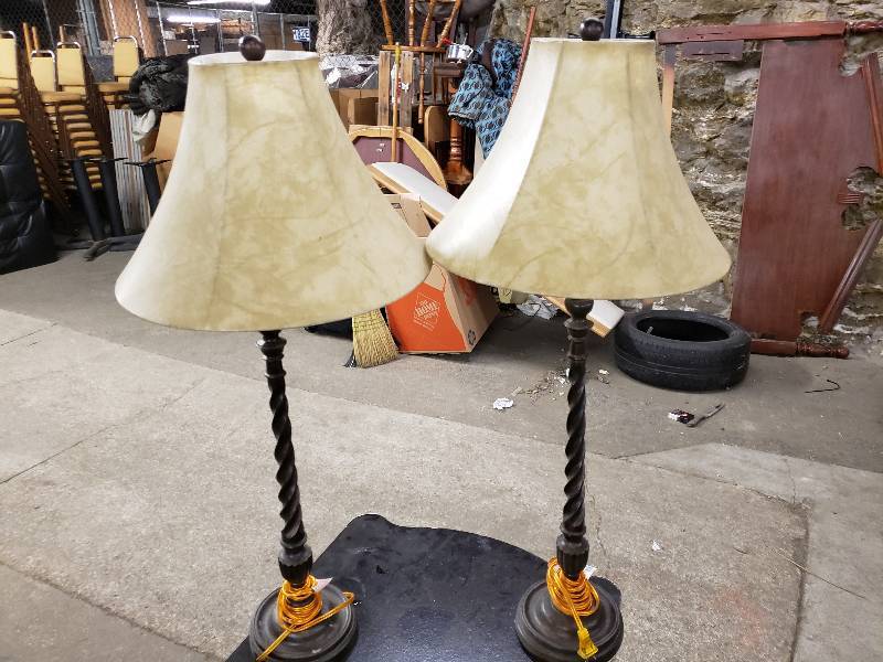lot 1520 image: Nice Pair of Lamps