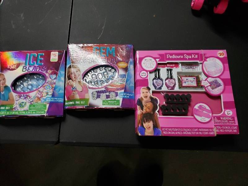 lot 9345 image: Kids Pedicure Spa Kit, Gem Jewelry Kit and Ice Beads Kit