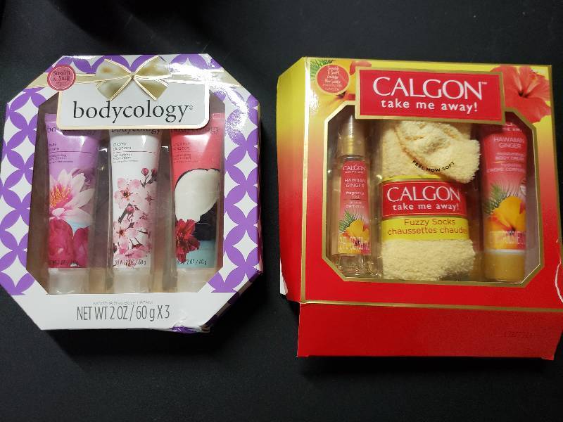 lot 9347 image: Calgon Bath Set and Bodycology Set