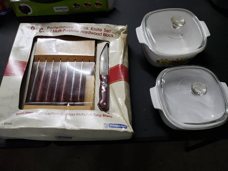 lot 9353 image: 9 Piece Knife Set with Wood Block and 2 Baking Dishes
