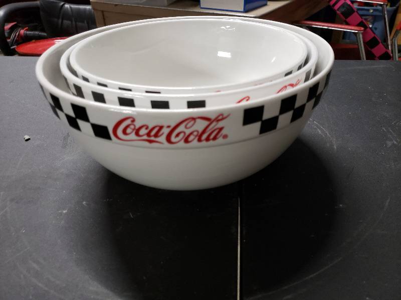 lot 9371 image: 3 Piece Coca Cola Nesting Bowls