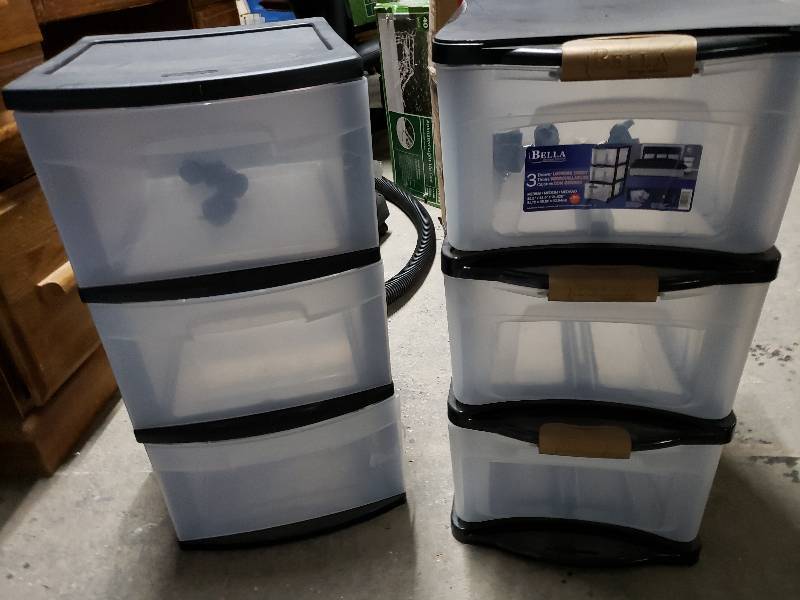 lot 9379 image: 1 Steralite 3 drawer Rolling Storage Tote and 1 Bella 3 drawer Latching Storage Tote
